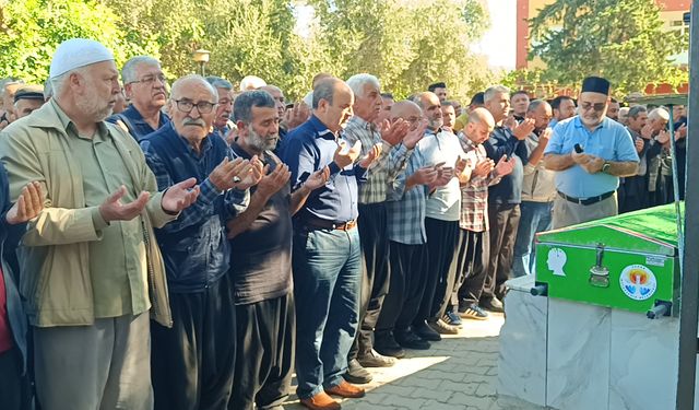 Adana'da tamir için çıktığı damdan düşerek ölen işçinin cenazesi defnedildi