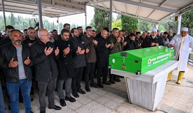 Adana'da trafik kazasında ölen kişinin cenazesi defnedildi