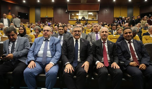 AK Parti Genel Başkan Yardımcısı Yayman, Hatay'da konferansta konuştu: