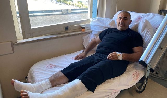 Antalya'da alev alan kamyonunu bariyerlere çarparak durdurabilen sürücü yaralandı