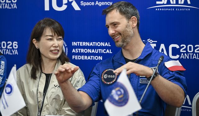 Astronotlar, 77. Uluslararası Uzay Kongresi'nde basın mensuplarıyla bir araya geldi