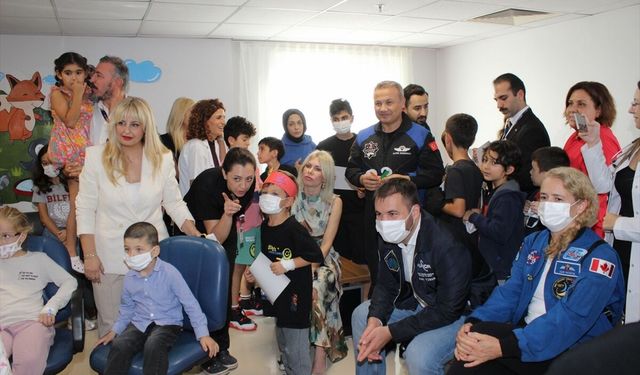 Astronotlar Antalya'da kanser tedavisi gören çocuklar ve öğrencilerle buluştu