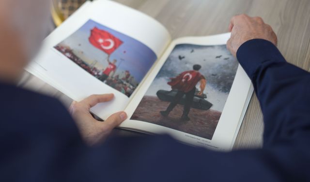 Çocukluk tutkusunu çocuklara resim öğreterek yaşatıyor