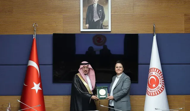 Derya Yanık, İİT Heyetini TBMM’de Ağırladı