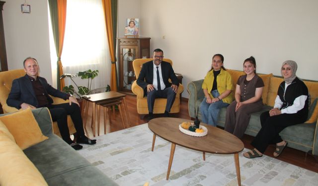 Erzin Kaymakamı Akpınar’dan Öğrenci Azra Özer’e Ziyaret