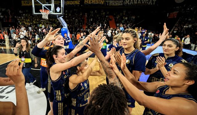 Fenerbahçe Tarfin, 2026 FIBA Kadınlar Süper Kupa'yı kaldırdı