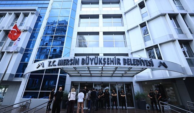 GÜNCELLEME - Mersin Büyükşehir Belediye Başkanı Seçer ve 58 kişi yolsuzluk iddiasıyla gözaltında
