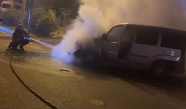 Hatay Reyhanlı'da Araç Yangınına İtfaiyeden Müdahale