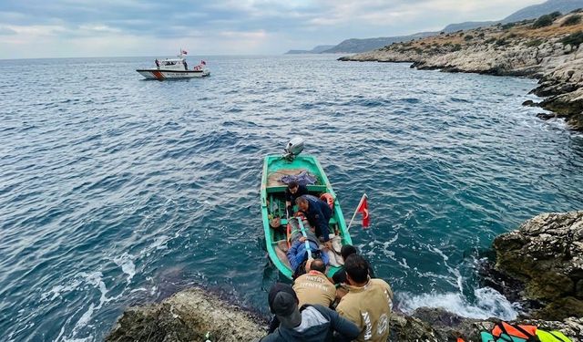 Hatay Yayladağı’nda Kayalıklardan Düşen Balıkçı Kurtarıldı