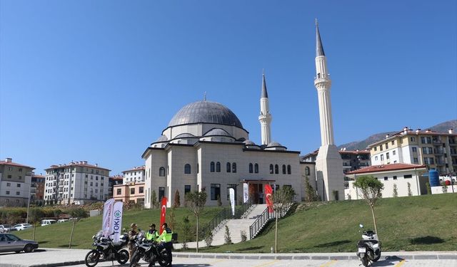Hatay'da depremlerin ardından 138'inci cami ibadete açıldı