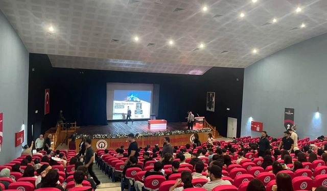 Hatay’da Gençler Yapay Zekâ Konferansında Buluştu