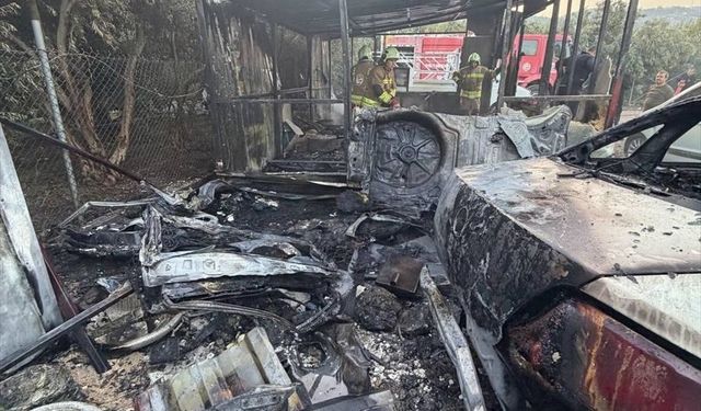 Hatay'da kulübede başlayıp 3 araca sıçrayan yangın söndürüldü