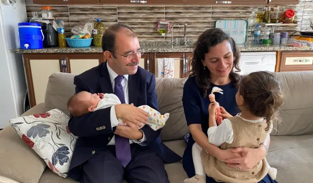 Kadirli Kaymakamı Erdinç Dolu Ve Eşinden Ailelere Bebek Ziyareti