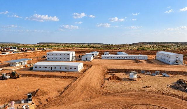 Karmod Nijer'deki maden sahasına 500 kişilik prefabrik işçi kampı kurdu