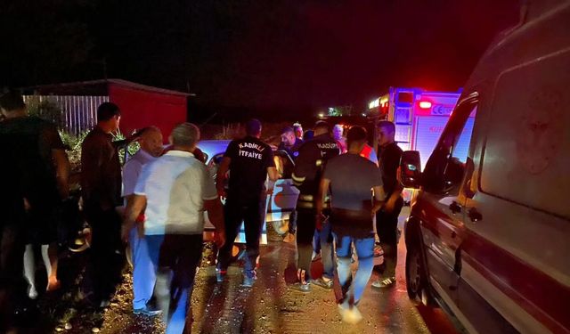 Osmaniye Kadirli’de Otomobil Köprü Korkuluklarına Çarptı