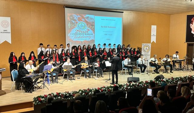 Osmaniye'de Cumhuriyet'in 103. Yılına Özel Konser