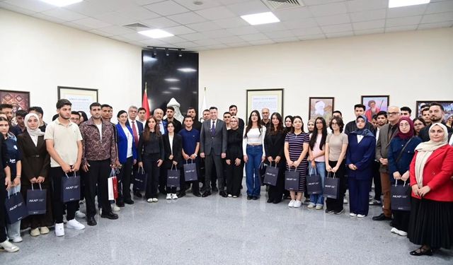 Osmaniye’de Rektör Turgay Uzun’dan Birincilere Hediye