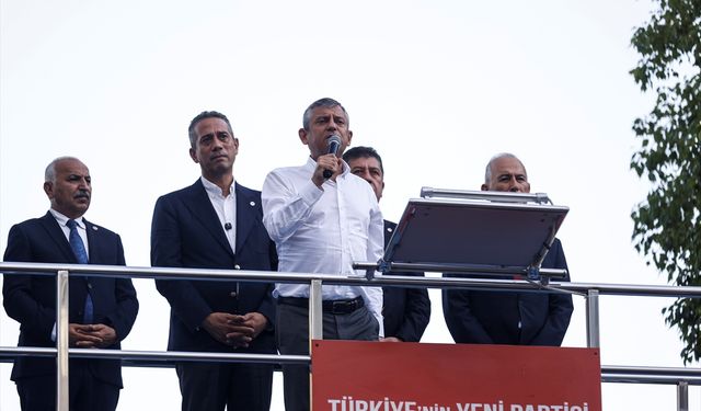 Yeni Parti Genel Başkanı Özel, Mersin'de halk buluşmasında konuştu: