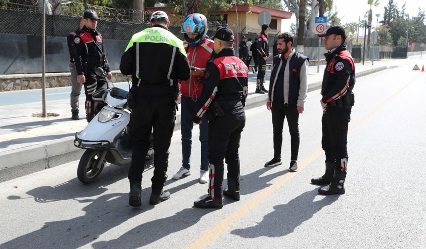 Mersin'de polisin denetimlerinde 22 motosiklet trafikten men edildi