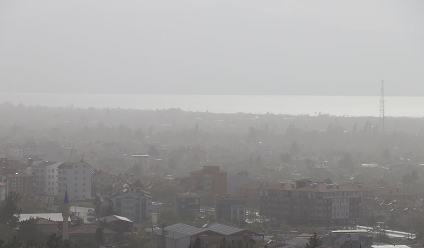 Burdur'da Afrika'dan taşınan çöl tozu etkili oluyor