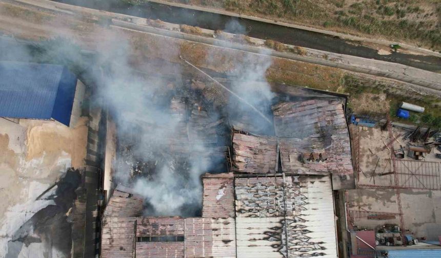 Kahramanmaraş’ta fabrika yangınının boyutu gün ağarınca ortaya çıktı