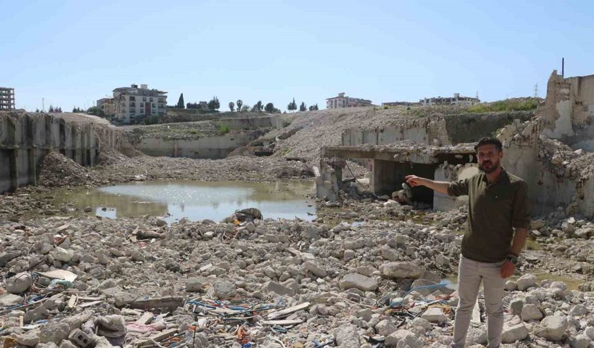 Rönesans Rezidans’tan sağ kurtulmayı başaran adam, depremin üzerinden aylar geçse de devasa yapının yerle bir olma anını unutamıyor