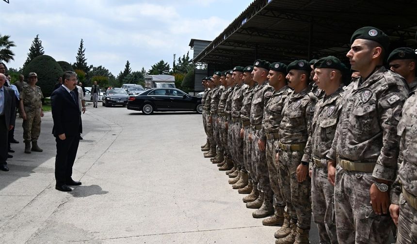 Suriye'de görev yapacak özel harekat polisleri Osmaniye'den törenle uğurlandı