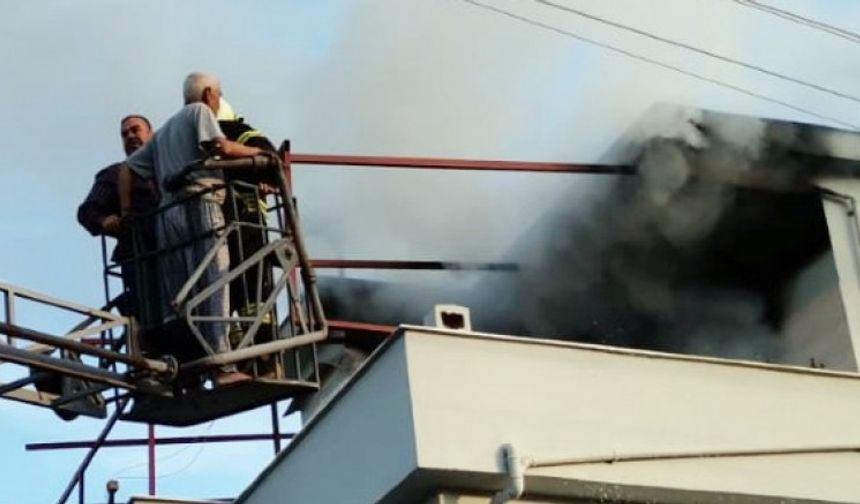 Kadirli İlçesi Cengiz Topel Mahallesinde Çatı Yangını