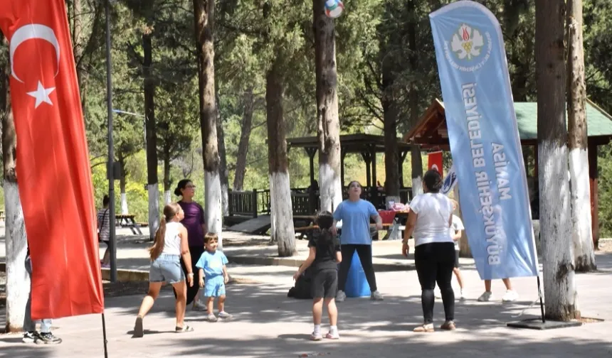 Manisalı kadınlar Süreyya Parkı'nda eğlendi