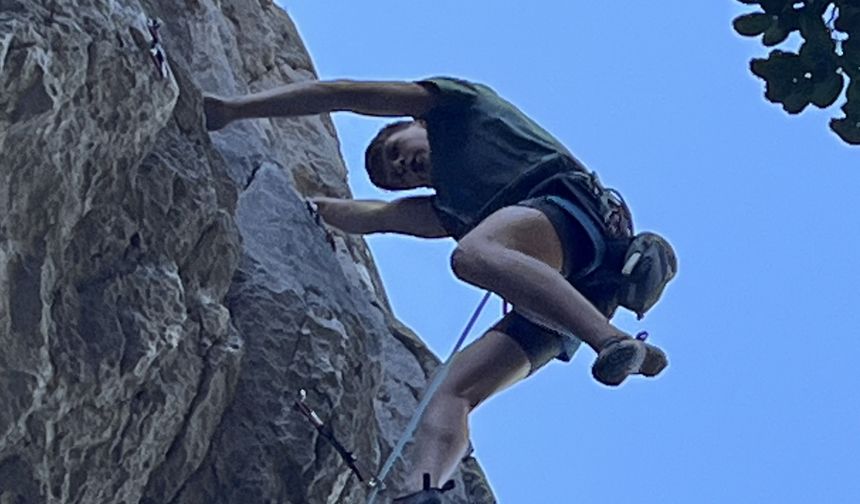 Olimpos'ta kaya tırmanışıyla Cumhuriyet'in 101. yılı kutlandı