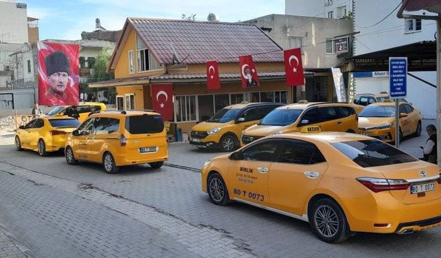 Birlik Taksi, 51 Yıldır Osmaniye Sokaklarında Cumhuriyet Coşkusunu Yaşatıyor