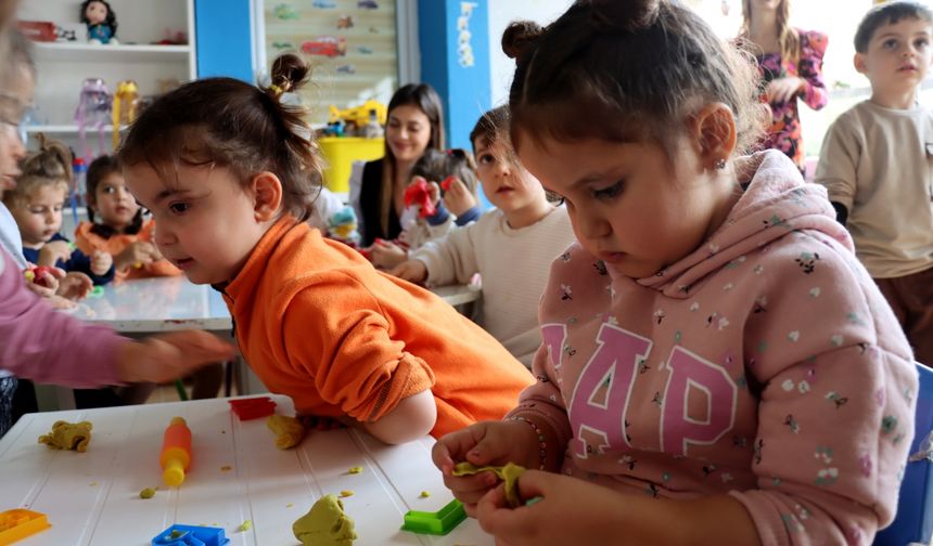 Depremde ölen Esra öğretmenin yarım kalan anaokulu hayalini kardeşi yaşatıyor