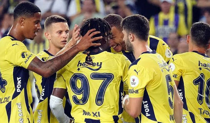 Fenerbahçe, Sivasspor’u 4-0 Mağlup Ederek Zirve Takibini Sürdürdü