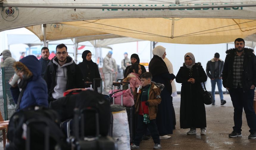 Suriyelilerin Hatay'daki sınır kapılarından ülkelerine dönüşü sürüyor