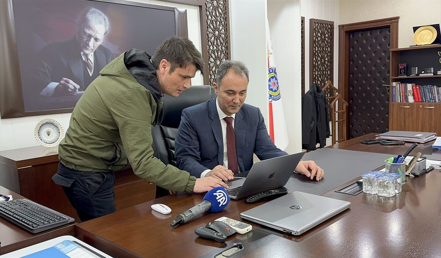 Isparta İl Emniyet Müdürü Bildirici, AA'nın "Yılın Kareleri" oylamasına katıldı