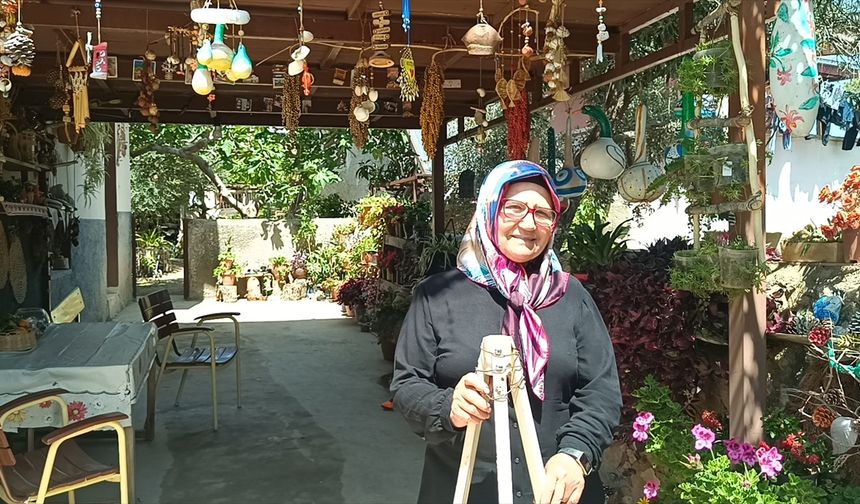 Bahçesini Masal Dünyasına Çevirdi