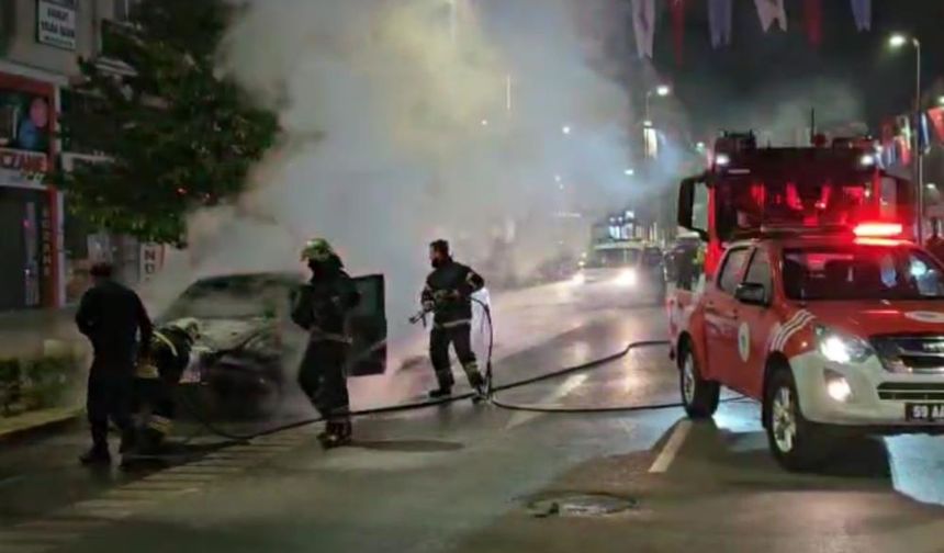 Çerkezköy'de Otomobil Alev Alev Yandı