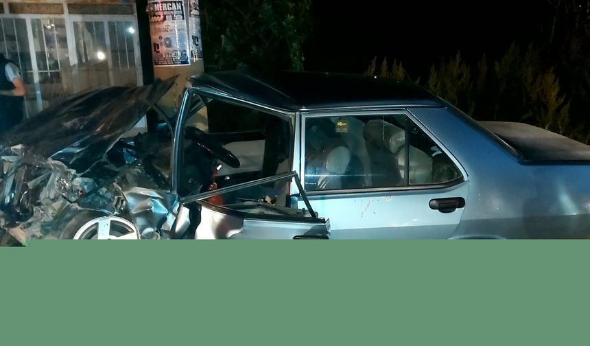 Isparta'da iki otomobil çarpıştı, 4 kişi yaralandı