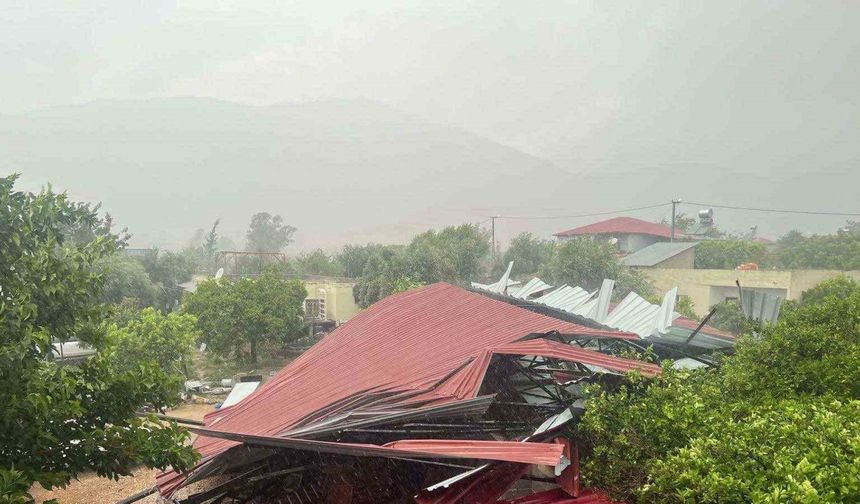 Kısa süreli yağış ve fırtına korku dolu anlar yaşattı