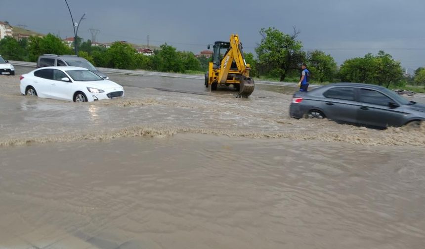 Malatya'da Sağanak Yağış Hayatı Felç Etti