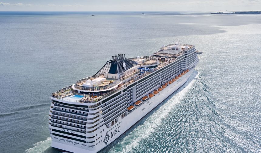 "MSC Divina" gemisi, Kuşadası'ndan turlarına başladı