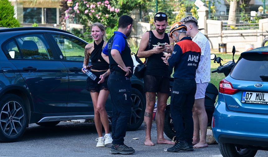 Antalya'da falezlerde mahsur kalan 3 turist kurtarıldı