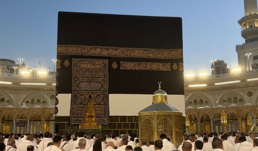 Mekke’de Bayram: Tavaf ve Taşlama İbadeti Devam Ediyor
