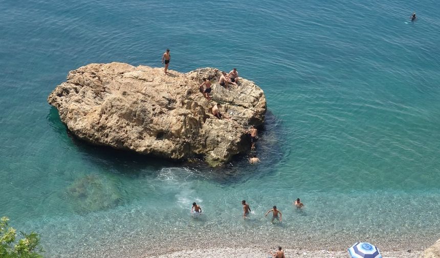 Hava Sıcak, Deniz Serin Tatilciler Mutlu