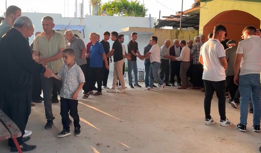 Kadirli'de Bayram Coşkusu Camileri Doldurdu