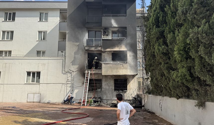 Kahramanmaraş'ta mobilya mağazasında çıkan ve eve sıçrayan yangın söndürüldü