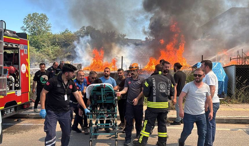 Kocaeli’de Palet Fabrikası Alev Alev