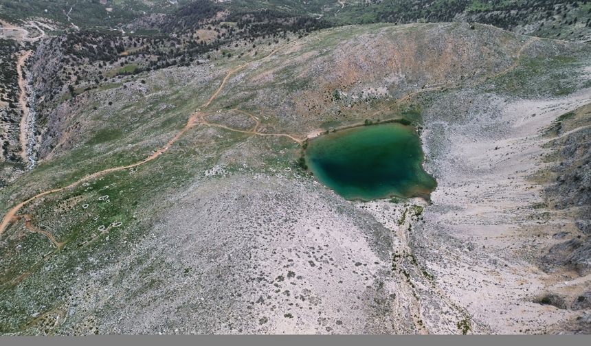 Kuraklıktan etkilenen Antalya'daki Yeşil Göl eski günlerine kavuştu