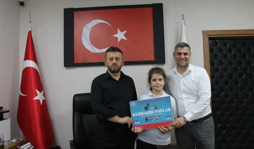 Harçlıklarıyla Kurban Alıp Filistin’e Bağışladı