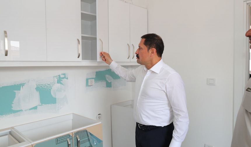 Vali Masatlı, yapımı devam eden köy evlerini inceledi